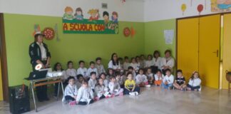Alunni a lezione di educazione stradale con la Polizia Locale