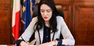 Scuole chiuse in Puglia, la Ministra Azzolina non ci sta: «Riaprire al più presto»
